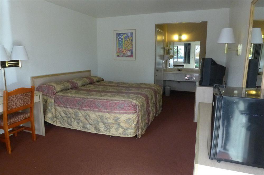 Rodeway Inn Sacramento-University Area Экстерьер фото