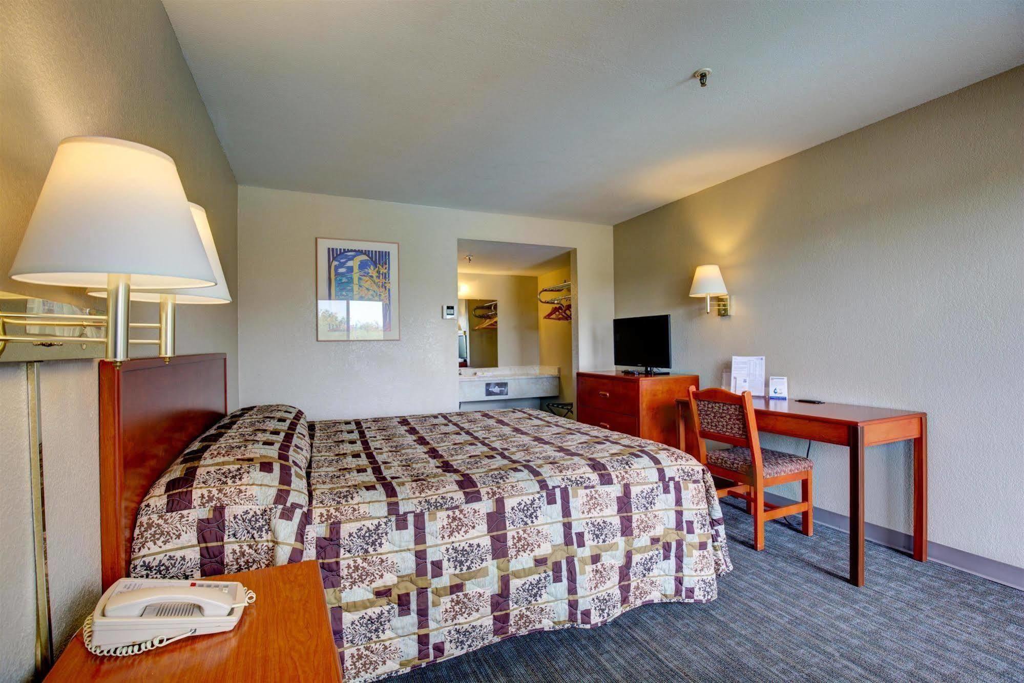 Rodeway Inn Sacramento-University Area Экстерьер фото