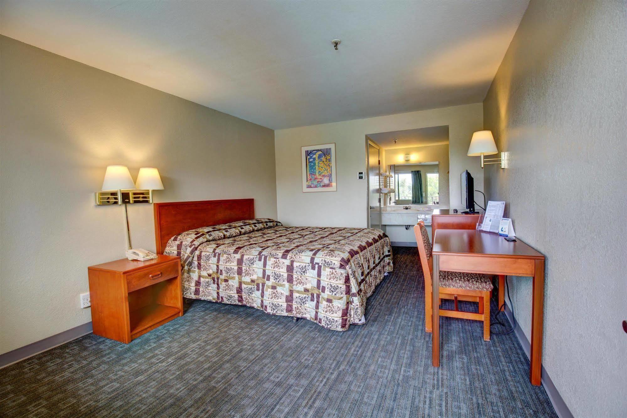 Rodeway Inn Sacramento-University Area Экстерьер фото